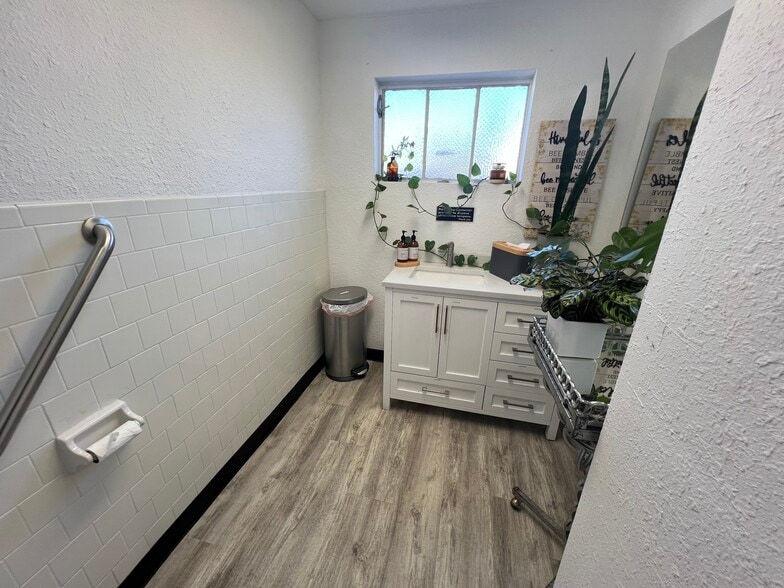 More Photos Of 1051 N Citrus Ave, Covina Freestanding For Sale