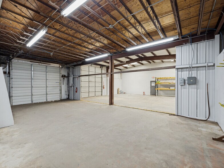 More Photos Of 18918 Tomball Pky, Houston Storefront Retail Office For Lease