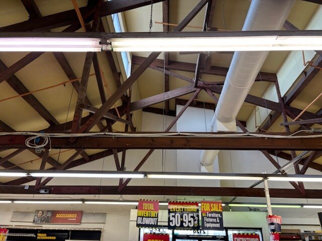 More Photos Of 2120 E Powell Blvd, Gresham General Retail For Sale