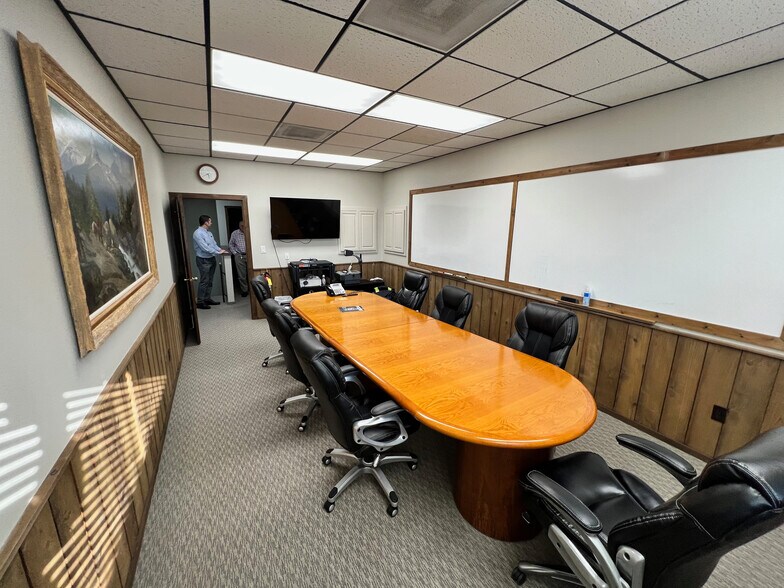 More Photos Of 1244 River View Dr, Cody Office For Lease