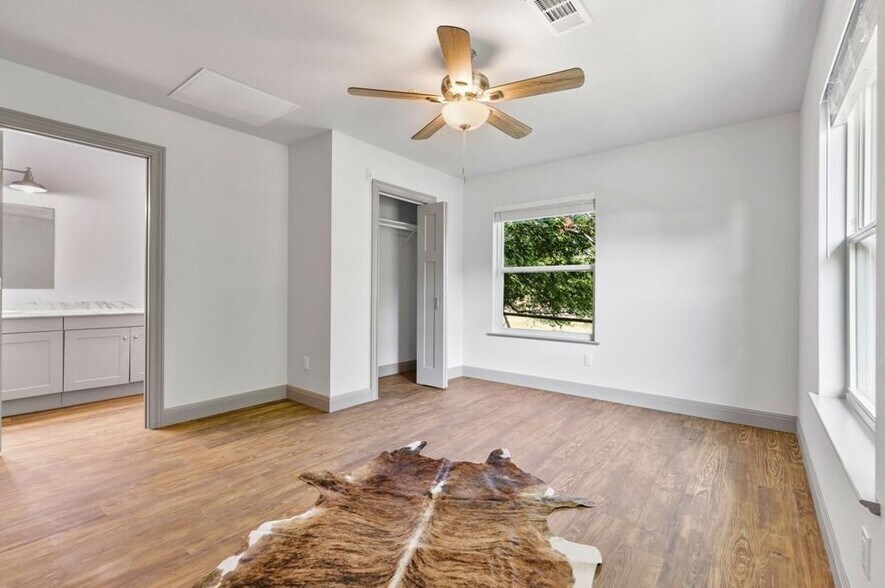 More Photos Of 618 Live Oak St, Blanco Apartments For Sale
