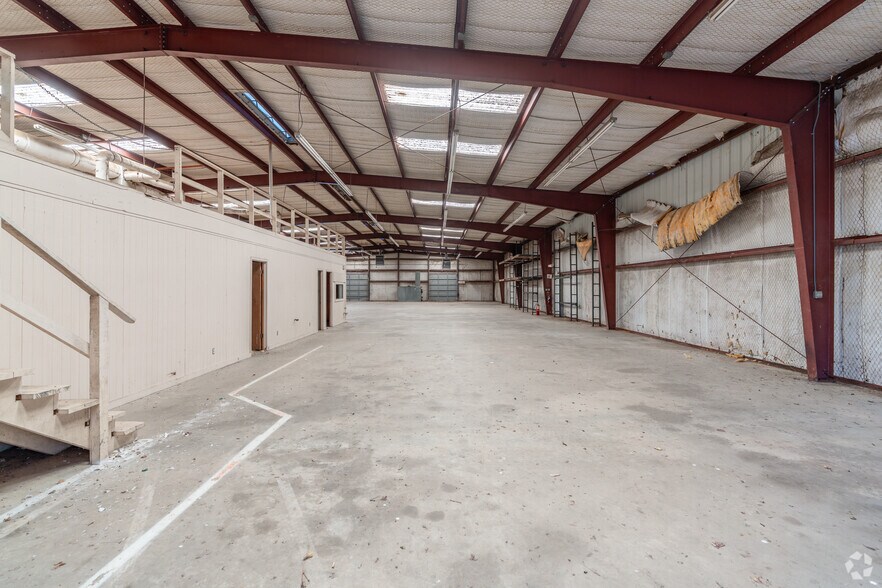 More Photos Of 2324 W Reagan St, Palestine Warehouse For Sale