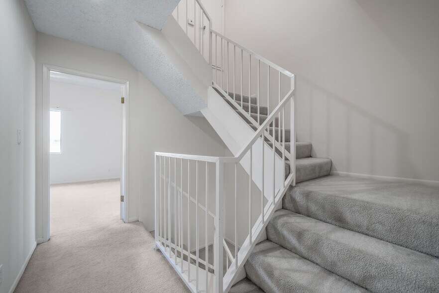 More Photos Of 638 E Tujunga Ave, Burbank Apartments For Sale