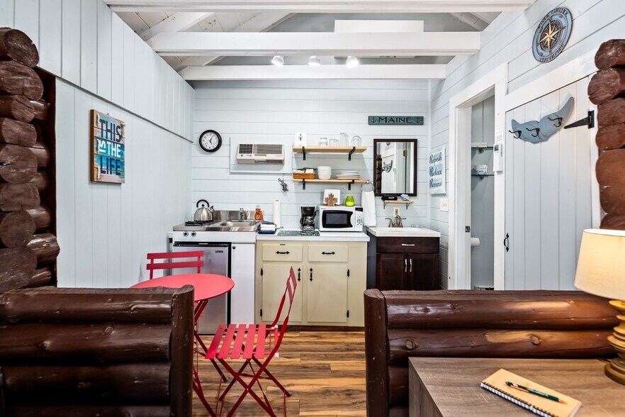 More Photos Of 2076 Atlantic Hwy, Lincolnville Hotel For Sale