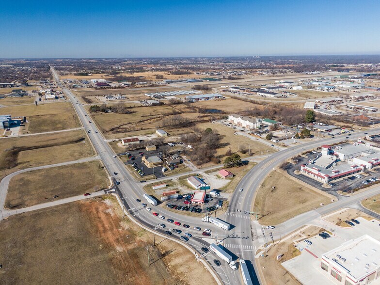 More Photos Of 200 SW Regional Airport Blvd, Bentonville General Retail For Sale