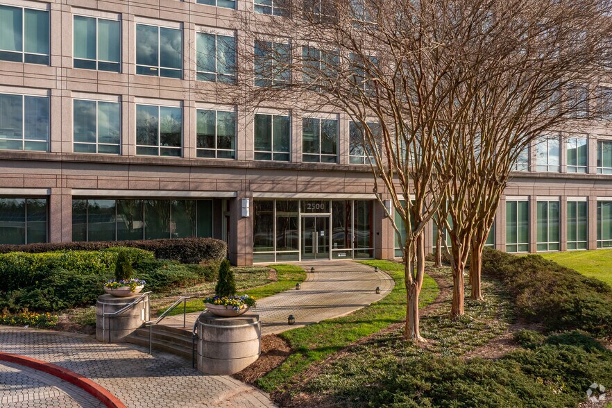 More Photos Of 2500 Cumberland Pky SE, Atlanta Office For Lease