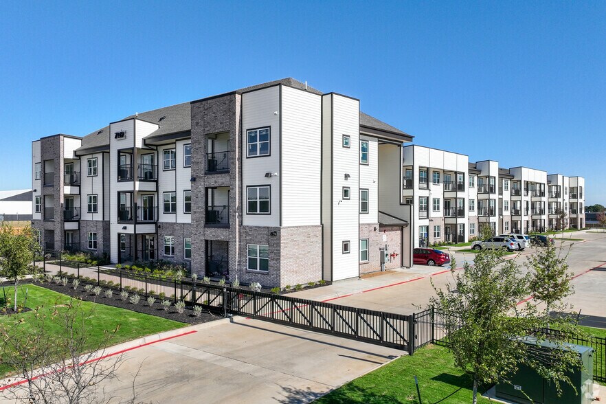 Primary Photo Of 7149 Trail Lake Dr, Fort Worth Apartments For Sale