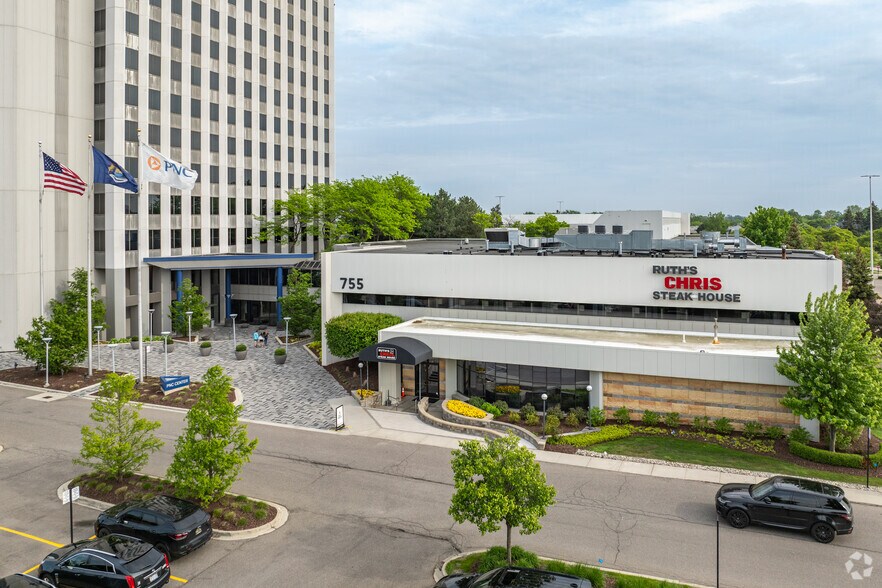 More Photos Of 755 W Big Beaver Rd, Troy Office For Lease