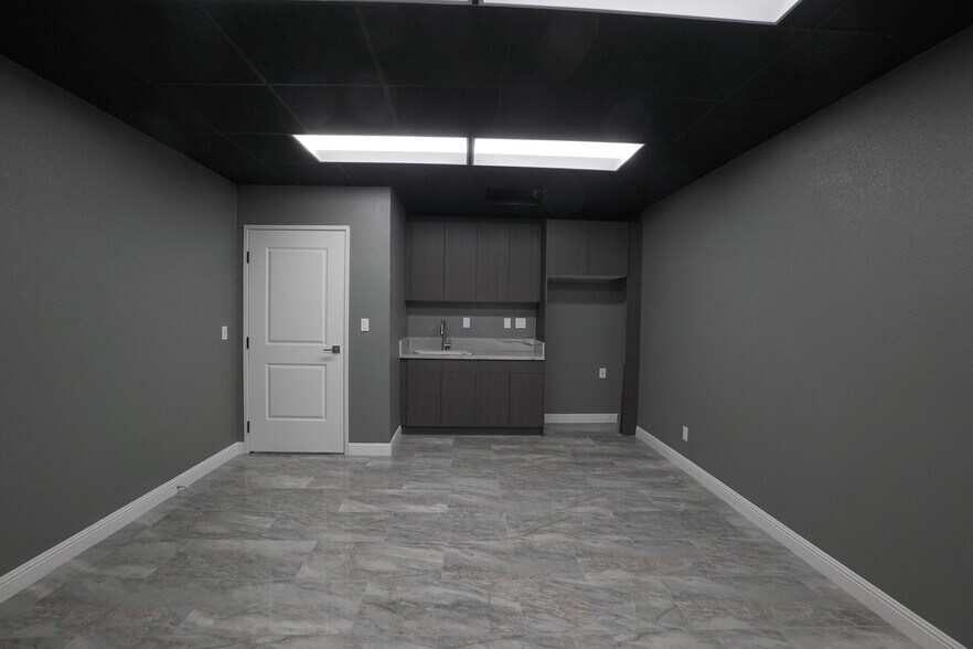 More Photos Of 3375 Aldebaran Ave, Las Vegas Warehouse For Sale