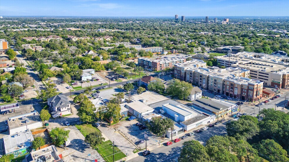 More Photos Of 1314 W Hickory St, Denton Freestanding For Sale