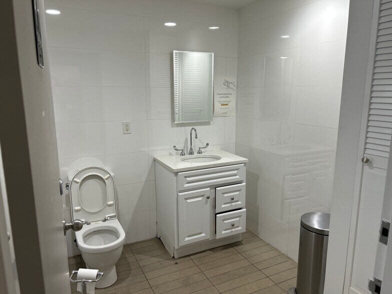 More Photos Of 500 Driggs Ave, Brooklyn Office For Lease