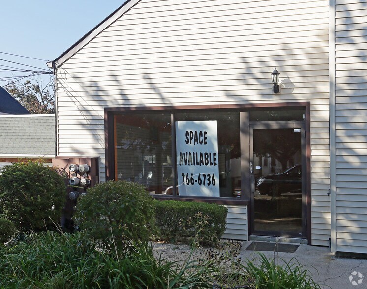 More Photos Of 24 Bellemeade Ave, Smithtown Storefront Retail Office For Lease