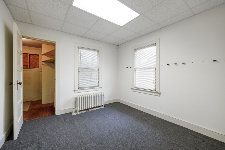 More Photos Of 217 E Williamsburg Rd, Sandston Office For Sale