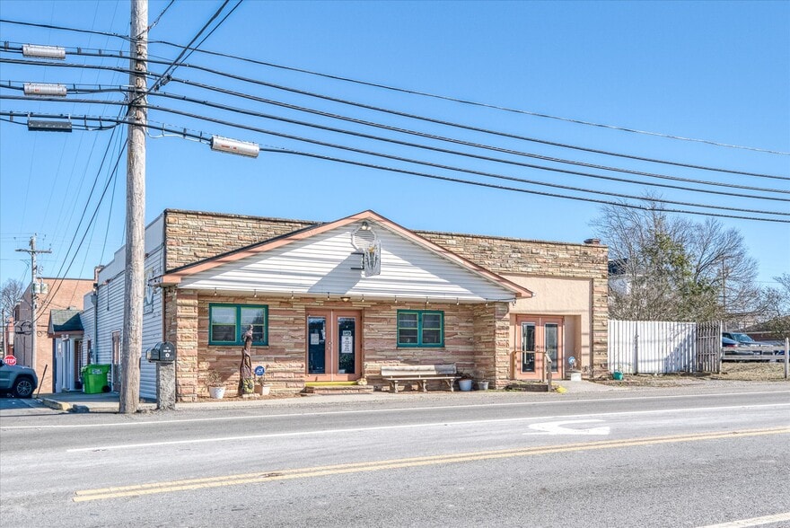 More Photos Of 142 West Ave, Crossville Medical For Sale