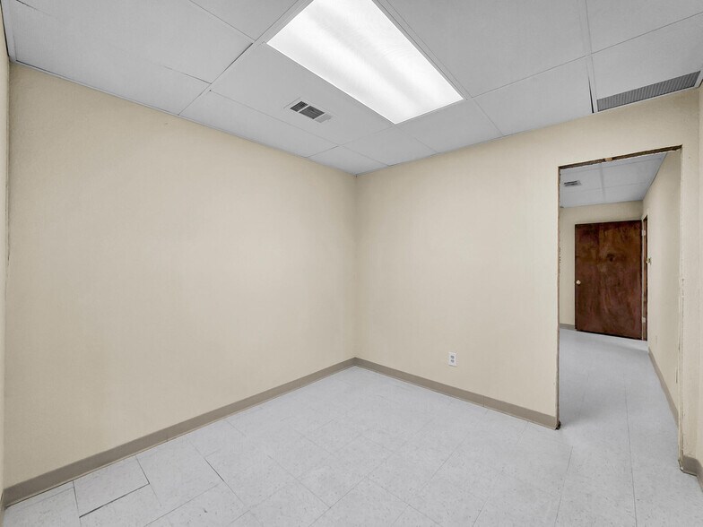 More Photos Of 5959 9th Ave, Port Arthur Specialty For Sale