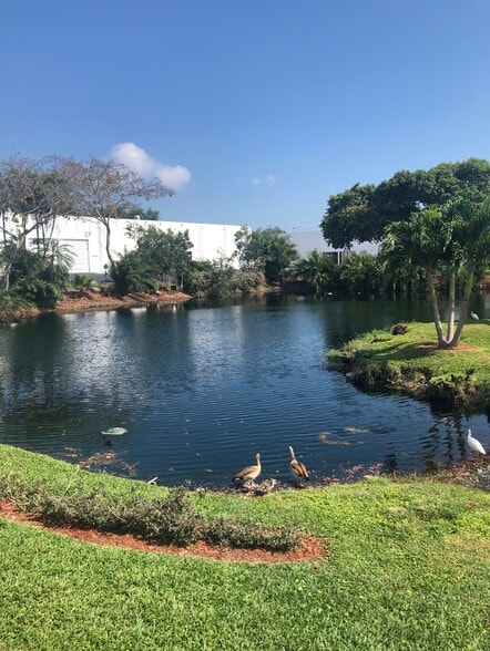 More Photos Of 2704-2870 S Park Rd, Hallandale Beach Warehouse For Lease