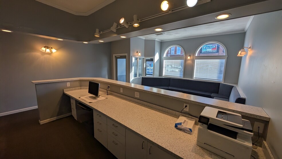 More Photos Of 11 W National Ave, Brazil Office For Sale