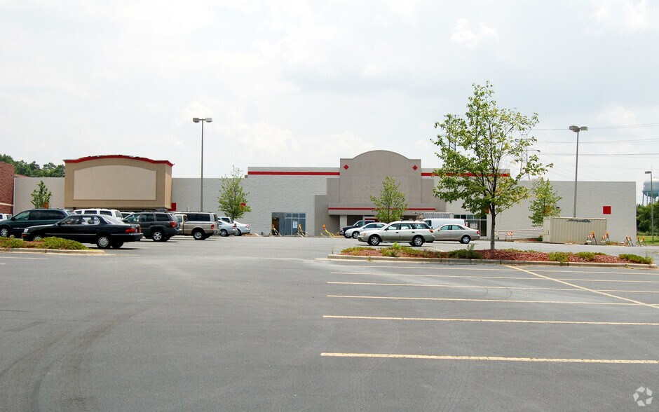More Photos Of 1834-1900 Matthews Township Pky, Matthews Unknown For Lease