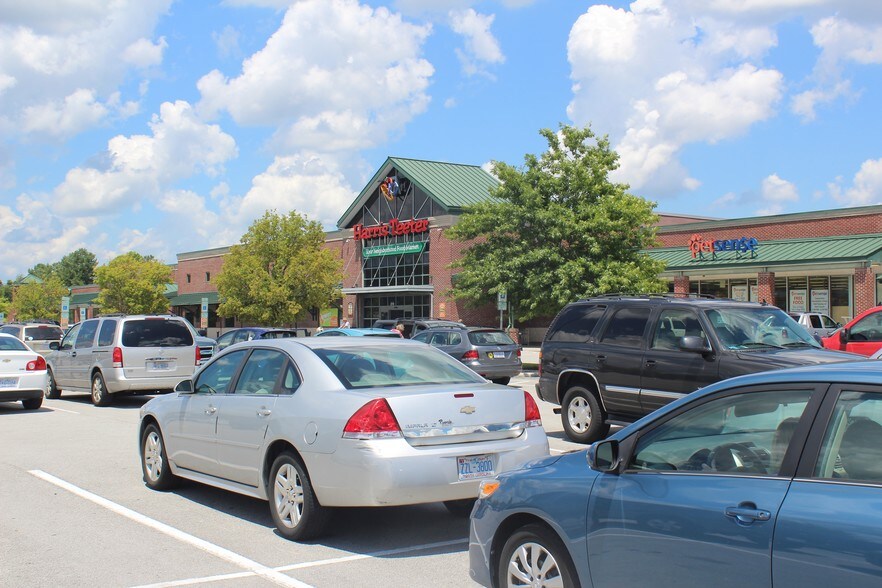 More Photos Of 2019 S Glenburnie Rd, New Bern Supermarket For Lease