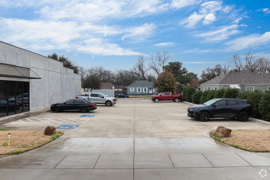 More Photos Of 3901 West Fwy, Fort Worth Office For Lease