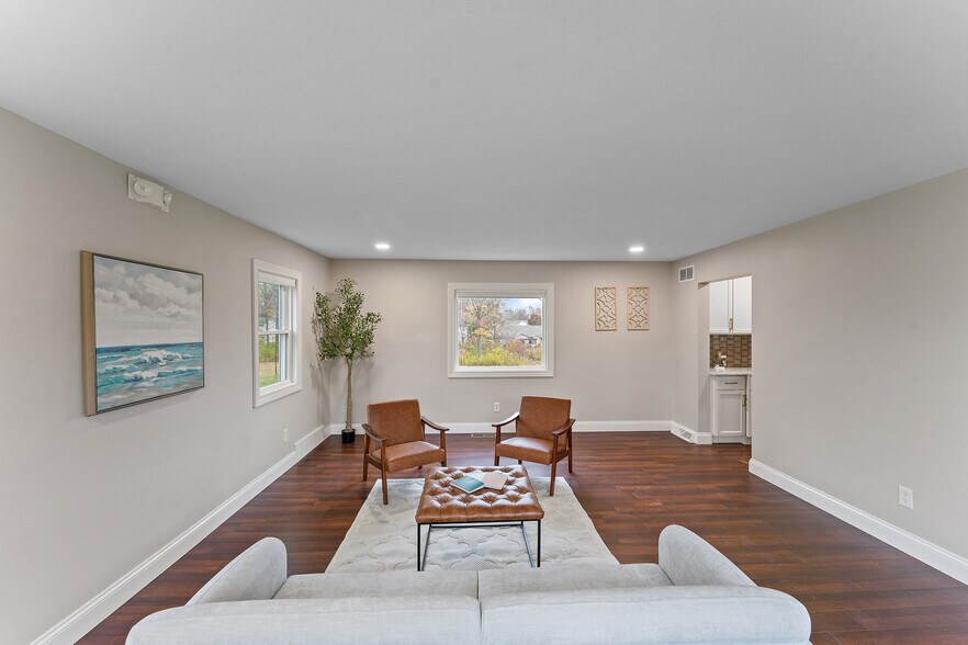 More Photos Of 784 McClurg Rd, Youngstown Office For Sale