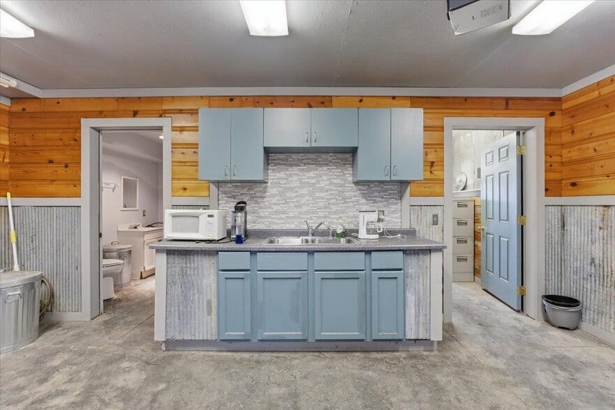 More Photos Of 6610 N 264th Cir, Valley Warehouse For Sale