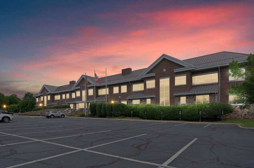 More Photos Of 662 Penn St, Newtown Office For Sale