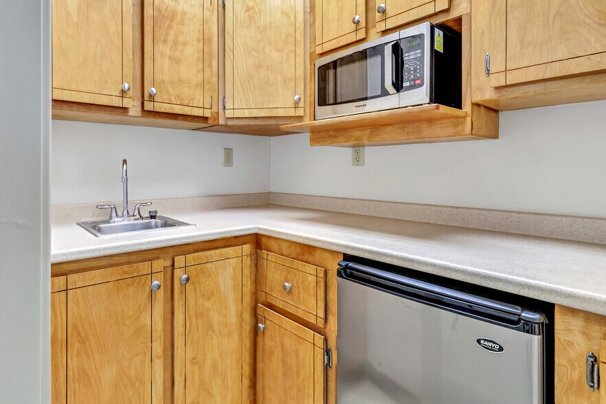 More Photos Of 1449 Old Waterbury Rd, Southbury Office For Sale