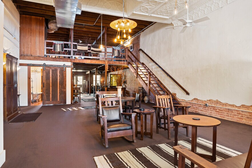 More Photos Of 118 W. Grand St, Whitewright Storefront Retail Residential For Sale