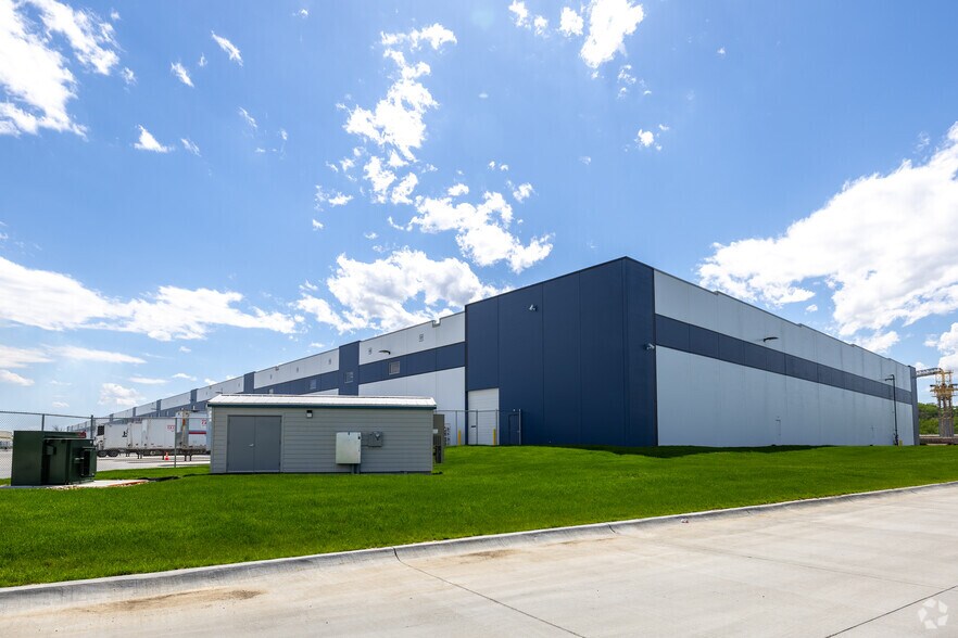 More Photos Of 2441 River Rd, Council Bluffs Distribution For Lease