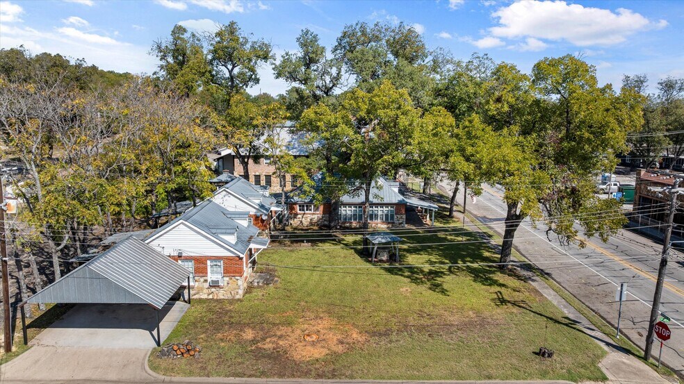 More Photos Of 301 NE Barnard St, Glen Rose Office For Sale