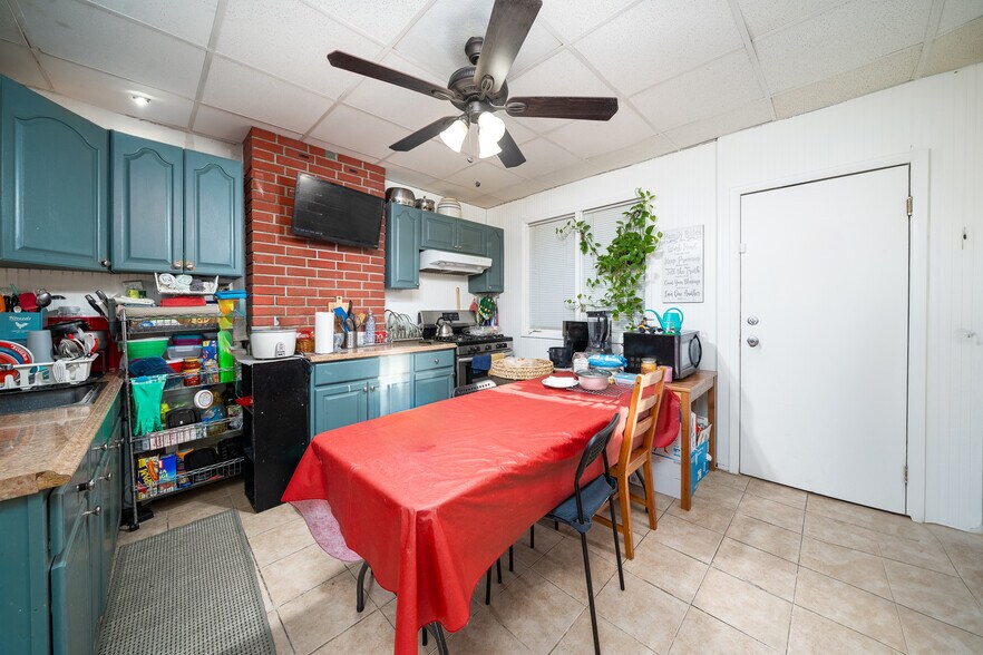 More Photos Of 103-105 Devon St, Kearny Apartments For Sale