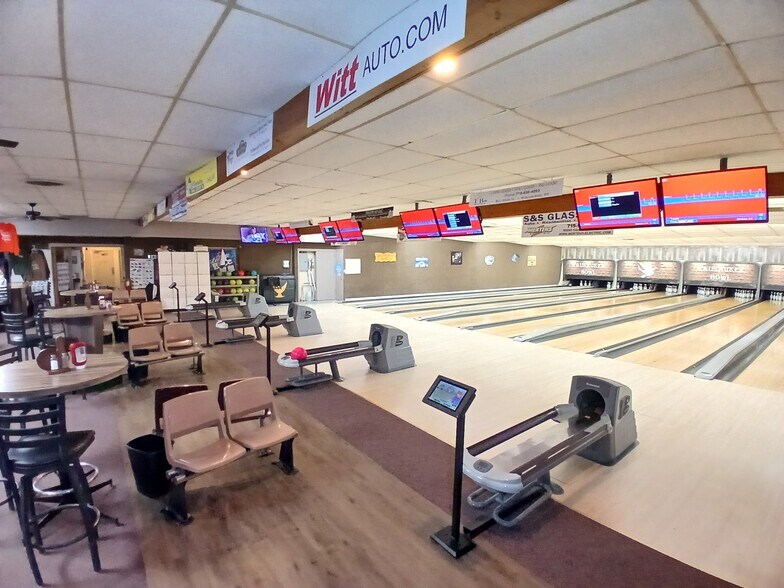 More Photos Of 326 Main St, Wausaukee Bowling Alley For Sale