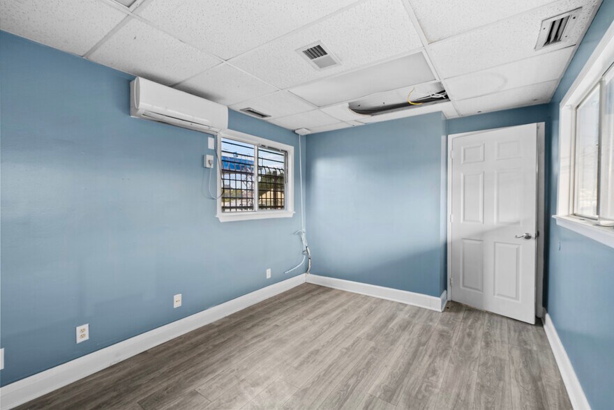 More Photos Of 13243 Osborne St, Arleta Auto Dealership For Lease