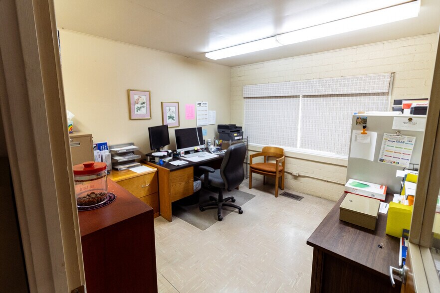 More Photos Of 201 S Pine St, Madera Office For Sale