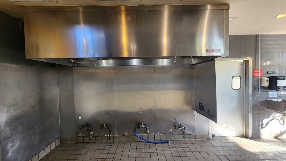 More Photos Of 500-508 Lexington Pky S, Saint Paul Restaurant For Lease