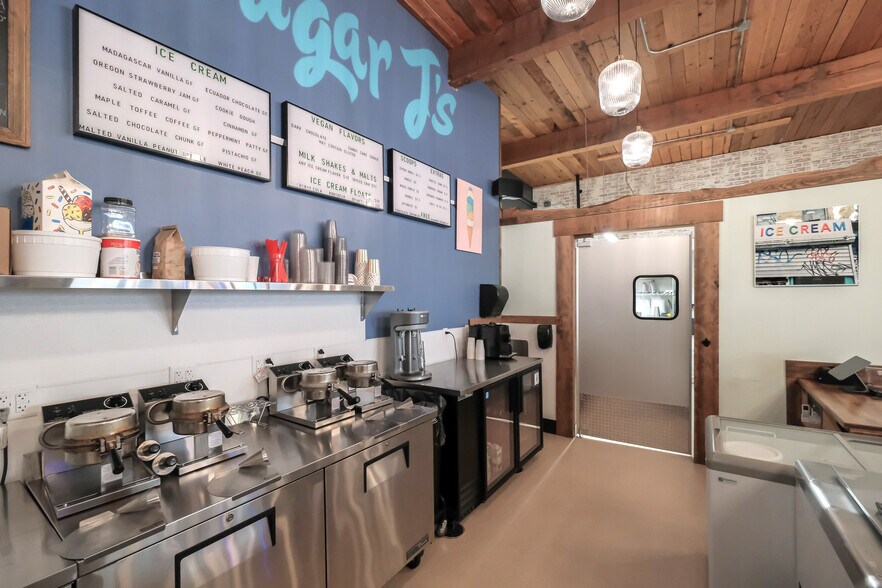 More Photos Of 220 2nd Ave SW, Albany Restaurant For Sale