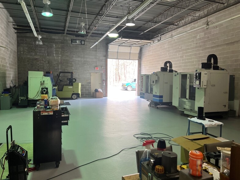 More Photos Of 1531-1563 Lincoln Ave, Holbrook Warehouse For Sale