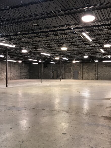 More Photos Of 1305 Elm Hill Pike, Nashville Warehouse For Lease