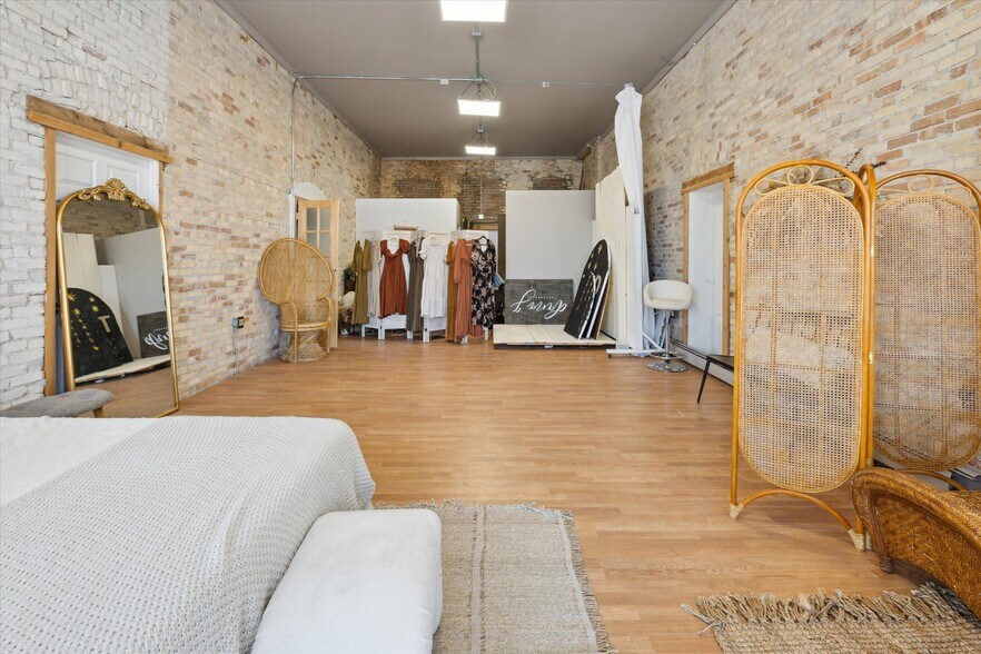 More Photos Of 1017 Washington Ave, Bay City Storefront Retail Residential For Sale