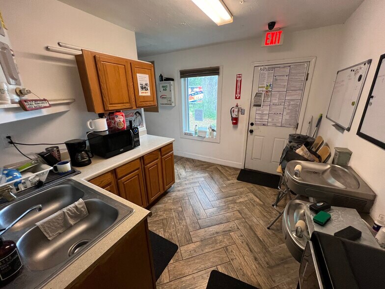 More Photos Of 2850 Roosevelt Blvd, Clearwater Freestanding For Sale