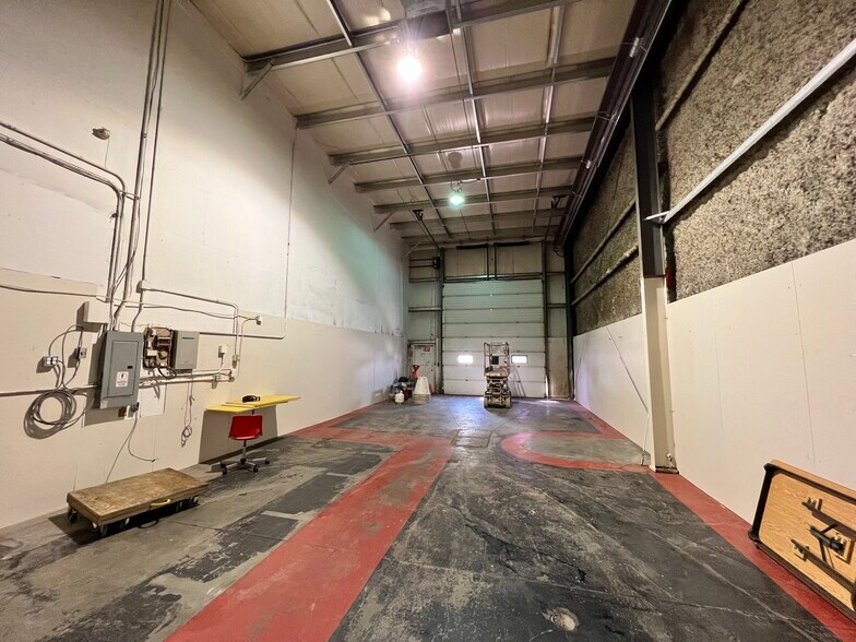 More Photos Of 8121 49 Ave Close, Red Deer Service For Sale