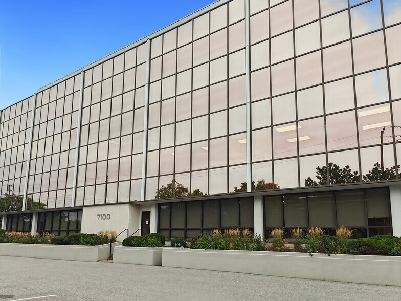 More Photos Of 7100 Woodbine Ave, Markham Coworking Space