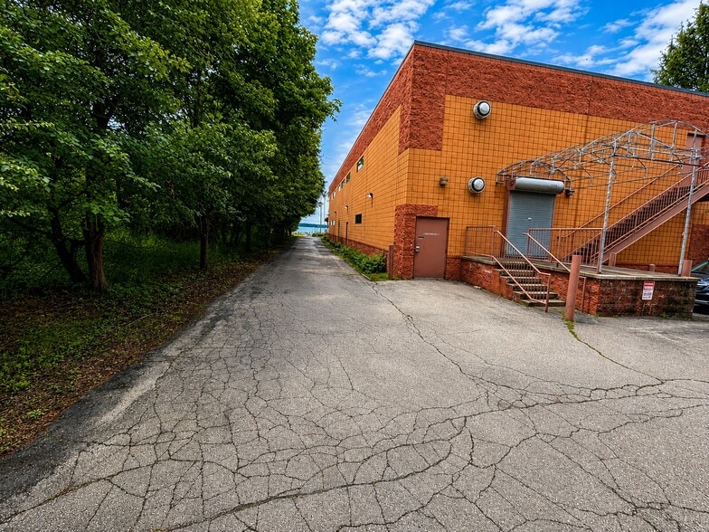 More Photos Of 5600 N US-31, Williamsburg Storefront For Sale