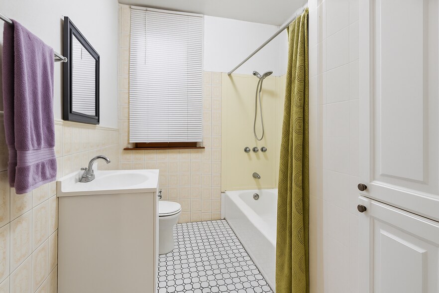 More Photos Of 350 E 193rd St, Bronx Apartments For Sale