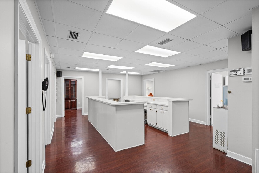 More Photos Of 3664 College Ln S, Mobile Medical For Sale