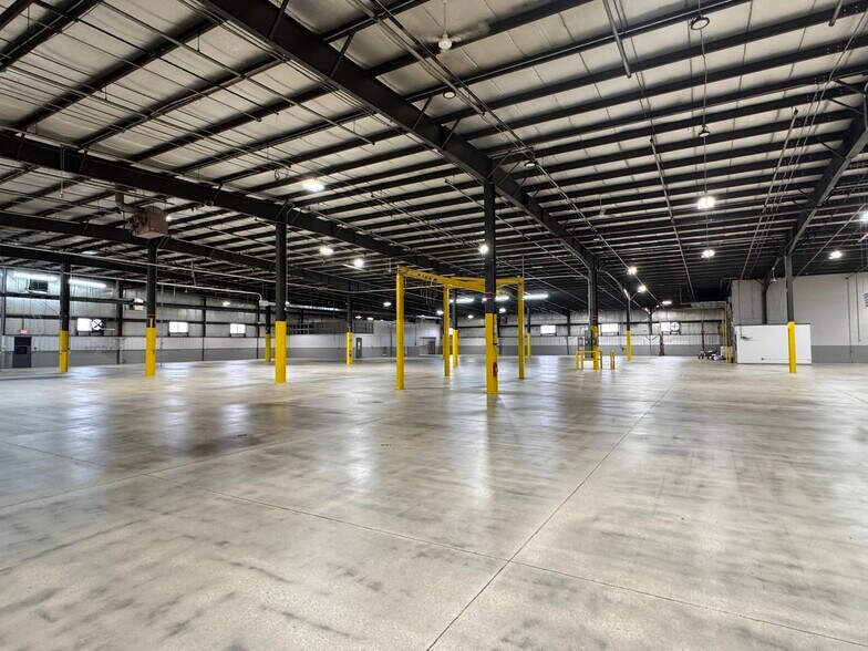 More Photos Of 11220 E Main St, Huntley Manufacturing For Lease