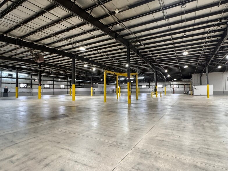 More Photos Of 11220 E Main St, Huntley Manufacturing For Sale