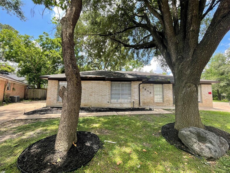 More Photos Of 7315 Housman, Houston Specialty For Sale