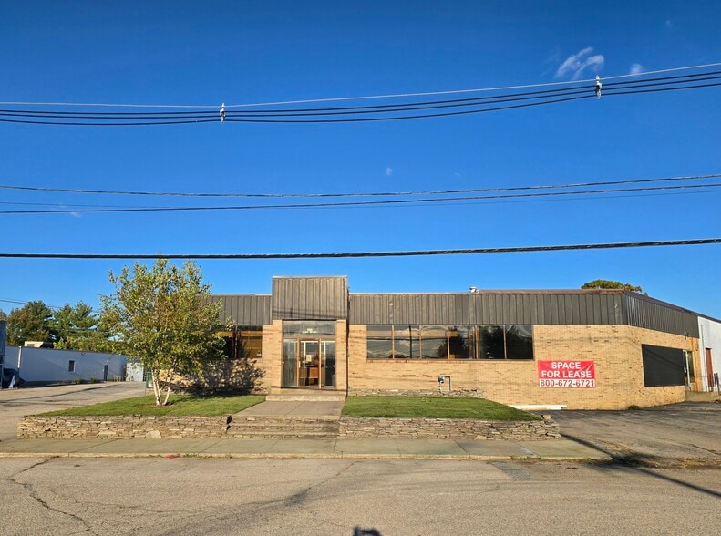 Primary Photo Of 100 Glen Rd, Cranston Manufacturing For Lease